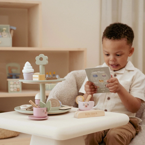 Little Dutch Cake Stand