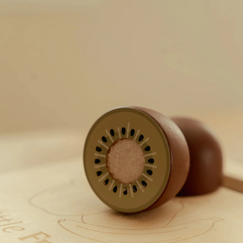 Little `Dutch - Slicing Fruit