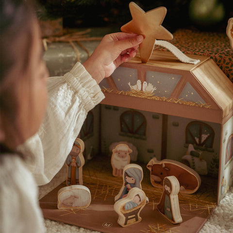 Little Dutch Nativity Scene & Wooden Figures