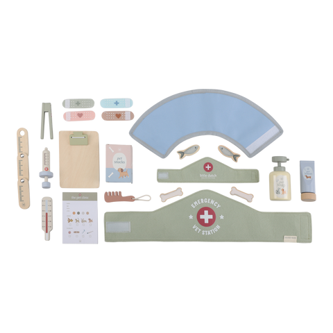Little Dutch - Wooden Veterinary Practice FSC